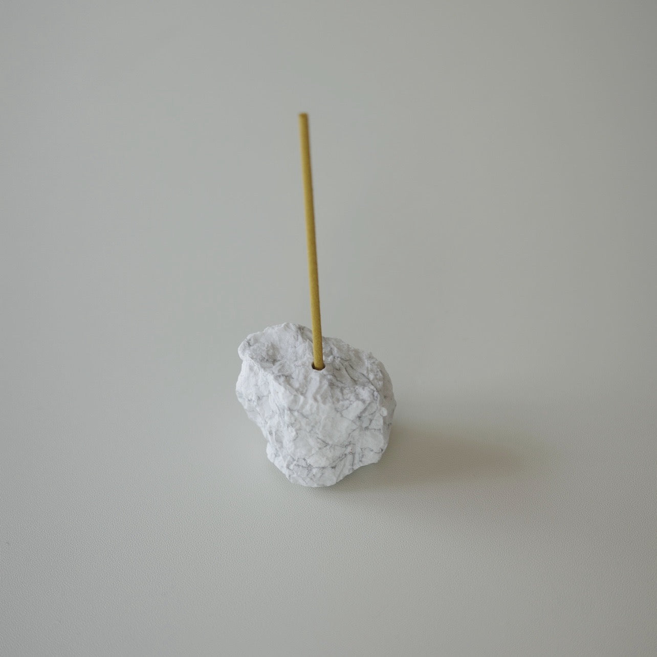 HOWLITE INCENSE STAND